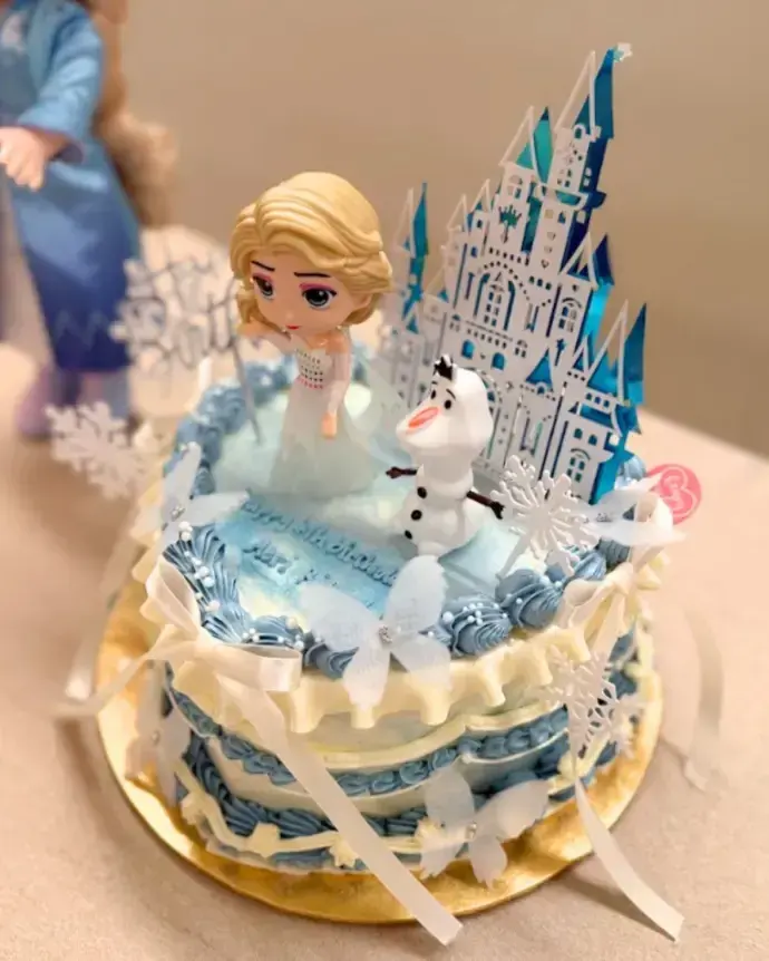 A blue and white themed birthday cake